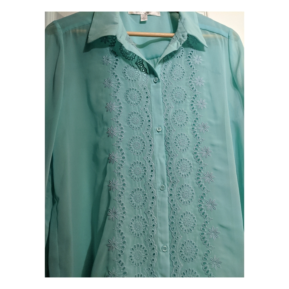 Sheer Lauren Conrad Blouse. - Picture 4 of 4